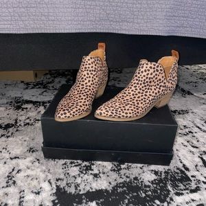Nine West  Cheetah print booties
